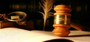 The Role of a Criminal Barrister vs. a Criminal Lawyer – What’s the Difference?