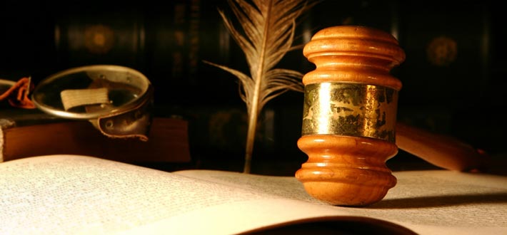 The Role of a Criminal Barrister vs. a Criminal Lawyer – What’s the Difference?